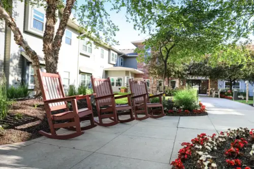 Heritage Pointe assisted living courtyard rocking chairs to enjoy the views