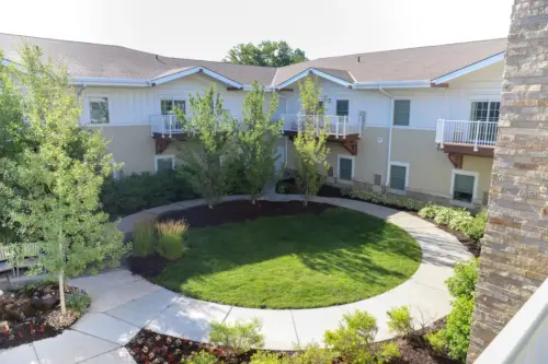 The Heritage at Sterling Ridge walkway at an assisted living outdoor courtyard